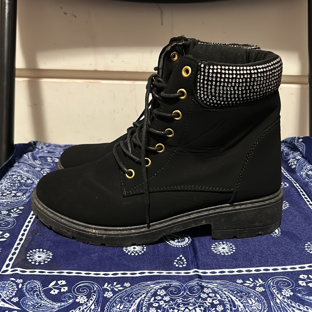 ROUGE Helium: Black Boots Size:6.5